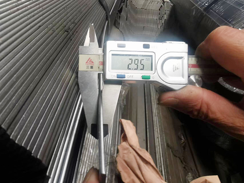 冷拉扁钢.jpg 冷拉扁钢.jpg