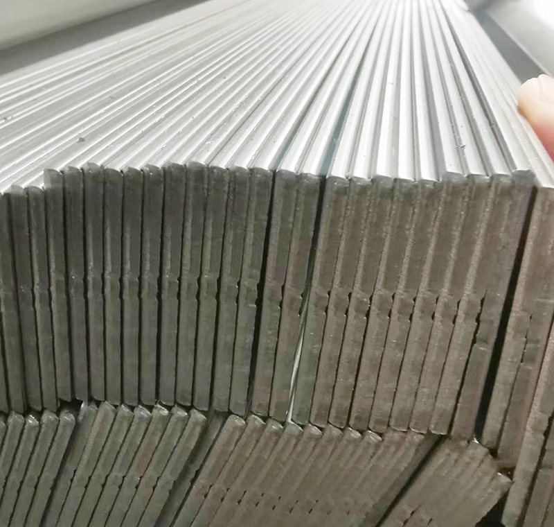 对于冷拉扁钢尺寸的精准控制使得加工更加方便